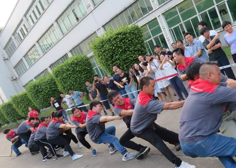 庆国庆 | 记锐拓显示“党群杯”拔河比赛