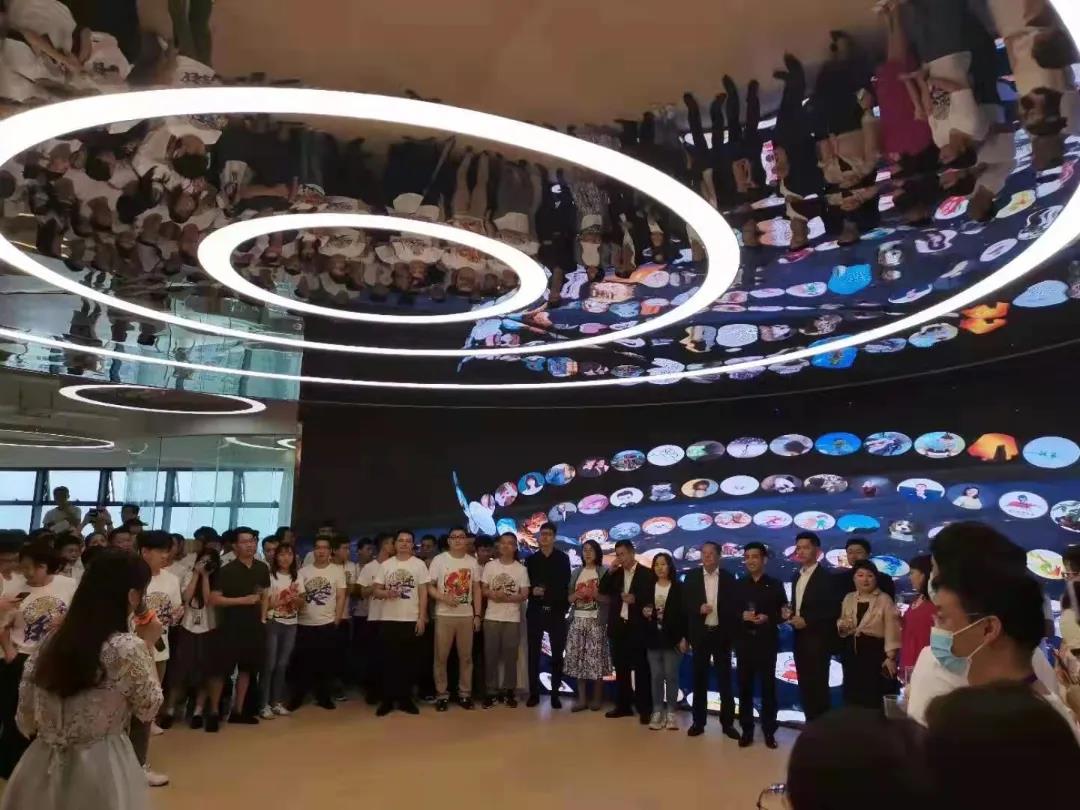 华世界|锐拓显示强势打造数字化商业时代